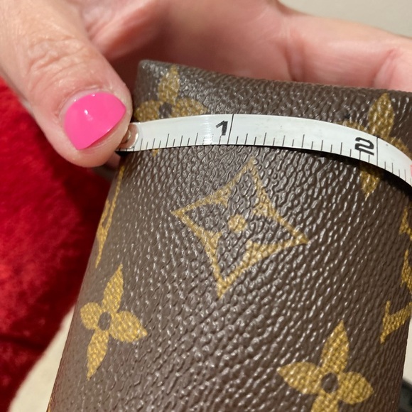 Louis Vuitton Cosmetic Pouch GM same size as new version MM - Picture 11 of 12